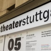 Close-up of an information sign of the Staatstheater Stuttgart with event information and contact details., © Stuttgart-Marketing GmbH, Sarah Schmid