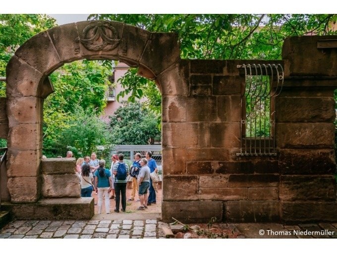 I han Kehrwoch - Frau Schwätzele weiss wo´s langgeht - Tour mit Einkehrschwung - Preis 2027, © Stuttgart Marketing GmbH I han Kehrwoch - Frau Schwätzele weiss wo´s langgeht - Tour mit Einkehrschwung - Preis 2027, © Stuttgart Marketing GmbH