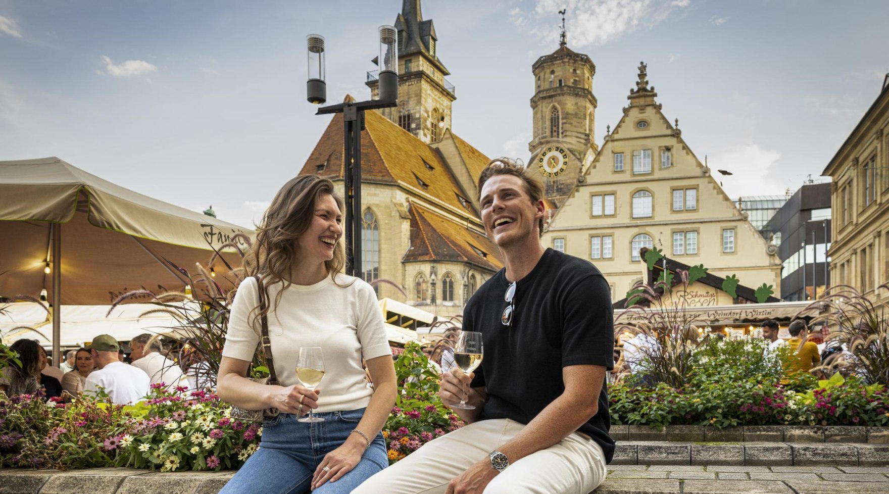 Stuttgarter Weindorf Modelshoot Schillerplatz, © Stuttgart-Marketing GmbH, Sarah Schmid Stuttgarter Weindorf Modelshoot Schillerplatz, © Stuttgart-Marketing GmbH, Sarah Schmid