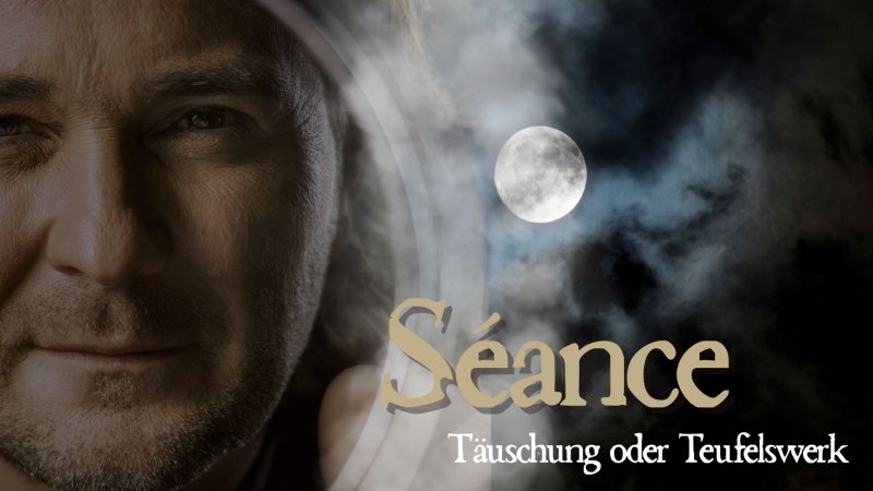 Ein Gesicht eines Mannes, daneben ein Vollmond und der Text 'Séance - Täuschung oder Teufelswerk' auf dunklem Hintergrund., © Strotmanns Magic Lounge Ein Gesicht eines Mannes, daneben ein Vollmond und der Text 'Séance - Täuschung oder Teufelswerk' auf dunklem Hintergrund., © Strotmanns Magic Lounge