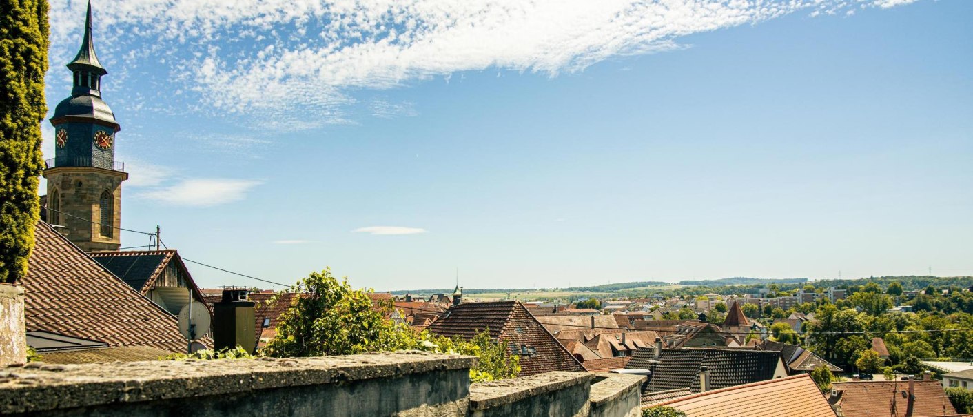 A panoramic view of the town church in Vaihingen an der Enz, surrounded by red roofs and green countryside under a clear blue sky., © SMG Stuttgart Marketing GmbH - Sarah Schmid A panoramic view of the town church in Vaihingen an der Enz, surrounded by red roofs and green countryside under a clear blue sky., © SMG Stuttgart Marketing GmbH - Sarah Schmid