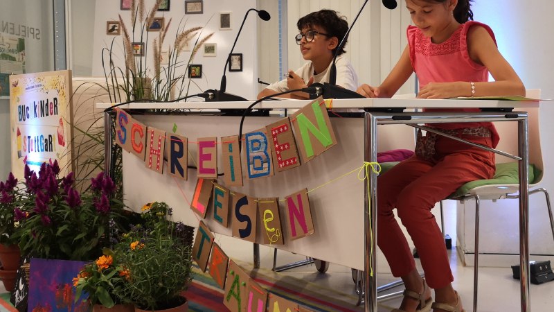 >>L<< wie Lesung, © Foto: Buchkinder Stuttgart >>L<< wie Lesung, © Foto: Buchkinder Stuttgart
