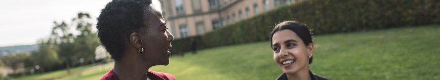 Two people are walking and talking in front of a historic building with a well-tended lawn in the background., &copy; Stuttgart-Marketing GmbH, wpsteinheisser