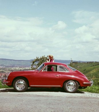 Oldtimer-Porsche in Aussichtslage, © Porsche AG