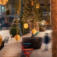 Das Dorotheen Quartier in Stuttgart ist festlich beleuchtet mit Lichterketten und Dekorationen. Ein ruhiger, abendlicher Spaziergang durch die Gassen., &copy; Dorotheen Quartier