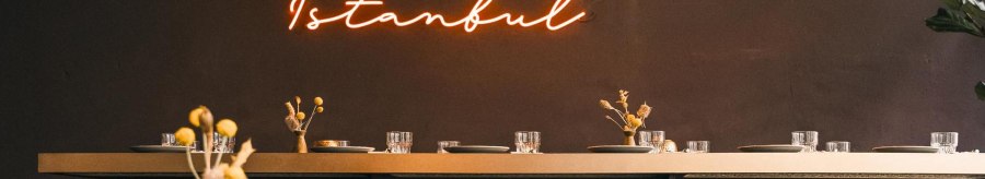 A stylishly furnished restaurant with oriental lamps and glowing "Istanbul" neon lettering on the wall., © Noa, Stuttgart
