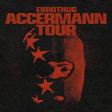 Poster mit rotem Text 'Eurothug Accermann Tour' und einem maskierten Gesicht mit Sternen auf schwarzem Hintergrund., © links im Bild Poster mit rotem Text 'Eurothug Accermann Tour' und einem maskierten Gesicht mit Sternen auf schwarzem Hintergrund., © links im Bild