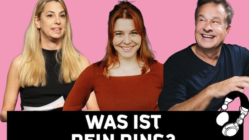 Drei Personen vor einem pinken Hintergrund mit der Aufschrift 'Live-Podcast'. Der Titel 'Was ist dein Ding?' ist prominent platziert., &copy; Renitenztheater Stuttgart e.V.