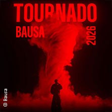 Ein rotes Bild zeigt einen Tornado mit der Aufschrift 'Tournado Bausa 2026'. Eine Person steht im Vordergrund., &copy; links im Bild