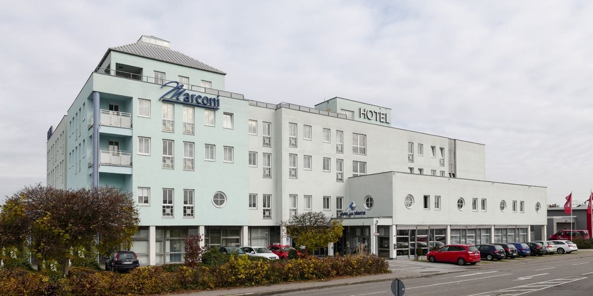 Front view, &copy; Hotel S&uuml;dtor