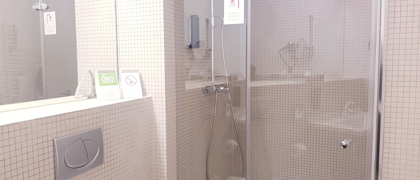 Dusche Zimmer, &copy; Vienna House Easy Mo. Stuttgart
