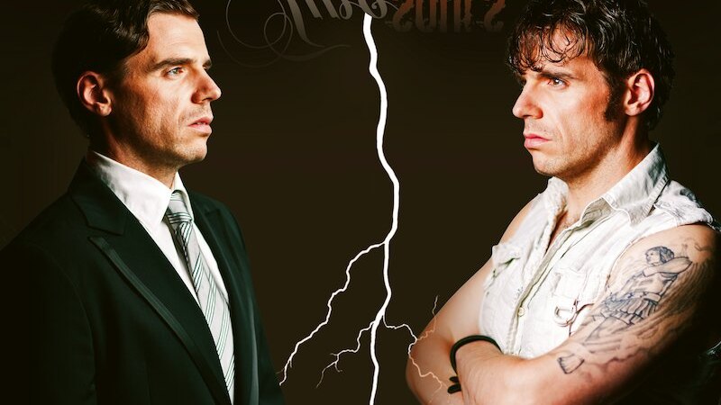 Zwei Männer stehen sich gegenüber: links im Anzug, rechts in ärmellosem Hemd mit Tattoos. Ein Blitz trennt sie, darüber der Schriftzug 'Two Souls'., © Hannes Staffler Zwei Männer stehen sich gegenüber: links im Anzug, rechts in ärmellosem Hemd mit Tattoos. Ein Blitz trennt sie, darüber der Schriftzug 'Two Souls'., © Hannes Staffler