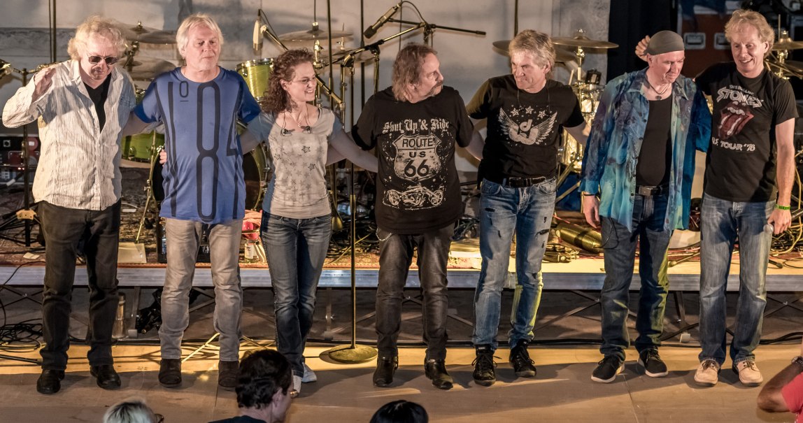 Bandfoto von BUT STONES, &copy; But Stones