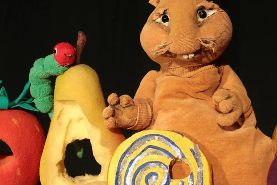 Hamster Harald tr&auml;umt davon, ein Schmetterling zu werden., &copy; Michael Fr&ouml;hlich