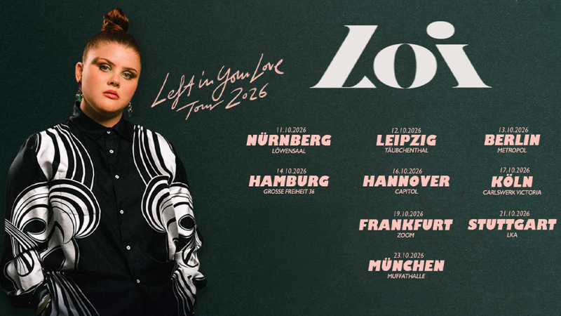 Werbeposter f&uuml;r die 'Left In Your Love Tour 2026' von Loi. Es zeigt die K&uuml;nstlerin und listet Tourdaten in St&auml;dten wie N&uuml;rnberg, Leipzig und Berlin auf., &copy; links im Bild