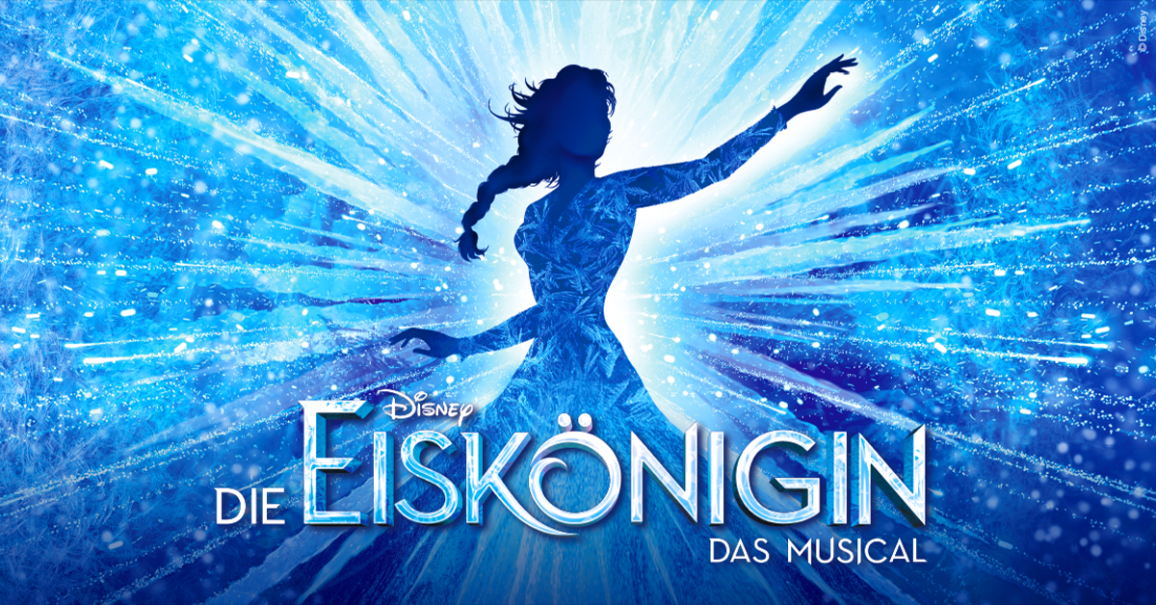 Eine stilisierte Silhouette einer Frau vor einem blauen, eisigen Hintergrund. Der Schriftzug 'Disneys DIE EISKÖNIGIN - Das Musical' ist prominent zu sehen., © links im Bild Eine stilisierte Silhouette einer Frau vor einem blauen, eisigen Hintergrund. Der Schriftzug 'Disneys DIE EISKÖNIGIN - Das Musical' ist prominent zu sehen., © links im Bild