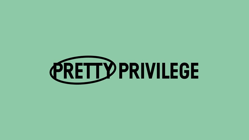 Schwarzer Text 'Pretty Privilege' auf gr&uuml;nem Hintergrund, wobei 'Pretty' eingekreist ist., &copy; W&uuml;rttembergische Staatstheater Stuttgart