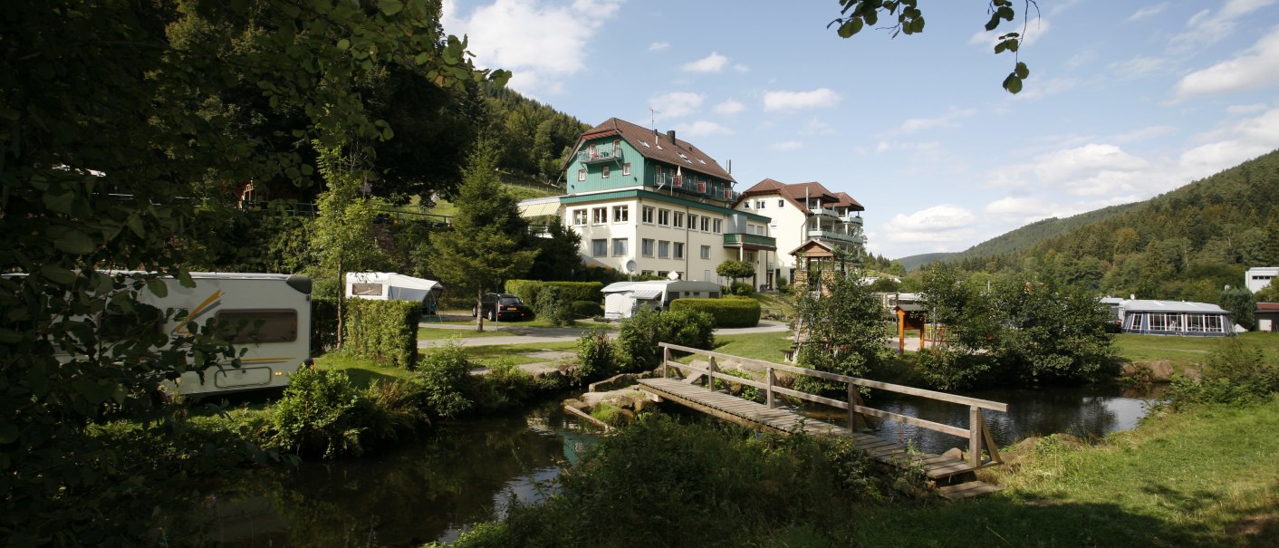 Das Family Resort Kleinenzhof in Bad Wildbad, © Family Resort Kleinenzhof Blick in den Nord Schwarzwald