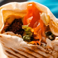 Two filled wraps with vegetables and falafel, appetizingly arranged. Close-up shows fresh ingredients and grilled bread., © Stuttgart Marketing GmbH, Sarah Schmid Two filled wraps with vegetables and falafel, appetizingly arranged. Close-up shows fresh ingredients and grilled bread., © Stuttgart Marketing GmbH, Sarah Schmid