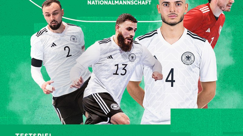 Werbung f&uuml;r das Futsal-Testspiel Deutschland gegen T&uuml;rkei am 6. November 2024 in der Kia Metropol Arena, N&uuml;rnberg. Spieler in wei&szlig;en Trikots abgebildet., &copy; Deutscher Fu&szlig;ball-Bund e.V.