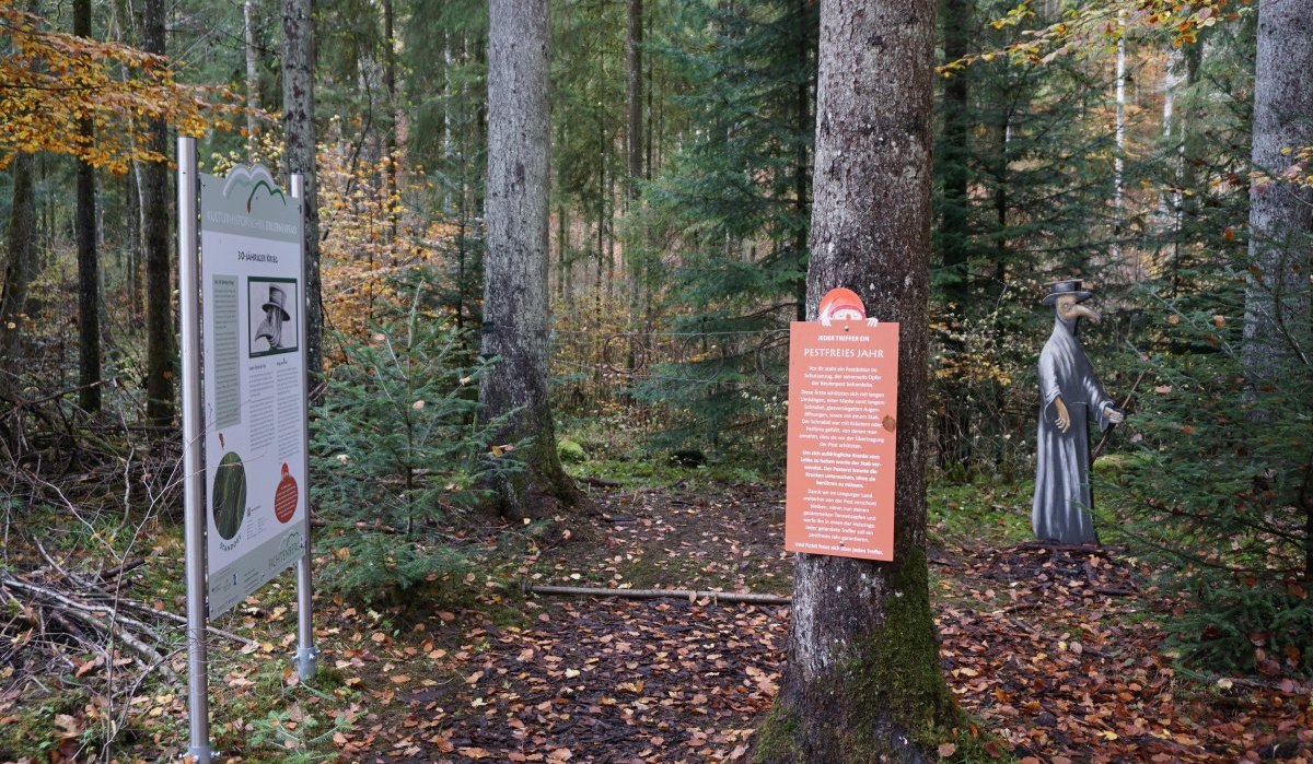 Cultural-historical adventure trail in Fichtenberg: plague doctor Cultural-historical adventure trail in Fichtenberg: plague doctor