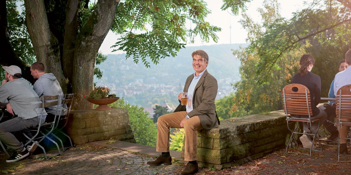 Carl-Peter Dinkelacker enjoying a Dinkelacker beer at Karlshöhe, © Stuttgart-Marketing GmbH/Jean-Claude Winkler