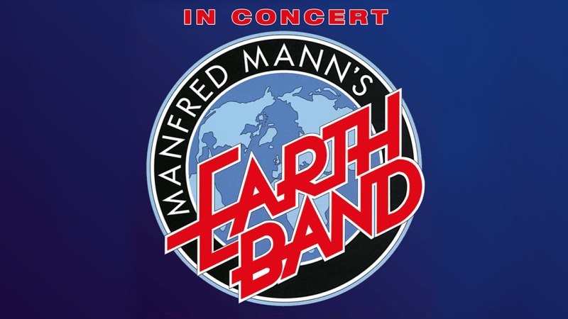 Logo von Manfred Mann's Earth Band mit rotem Schriftzug und Weltkarte im Hintergrund. Oben steht 'In Concert'., &copy; links im Bild