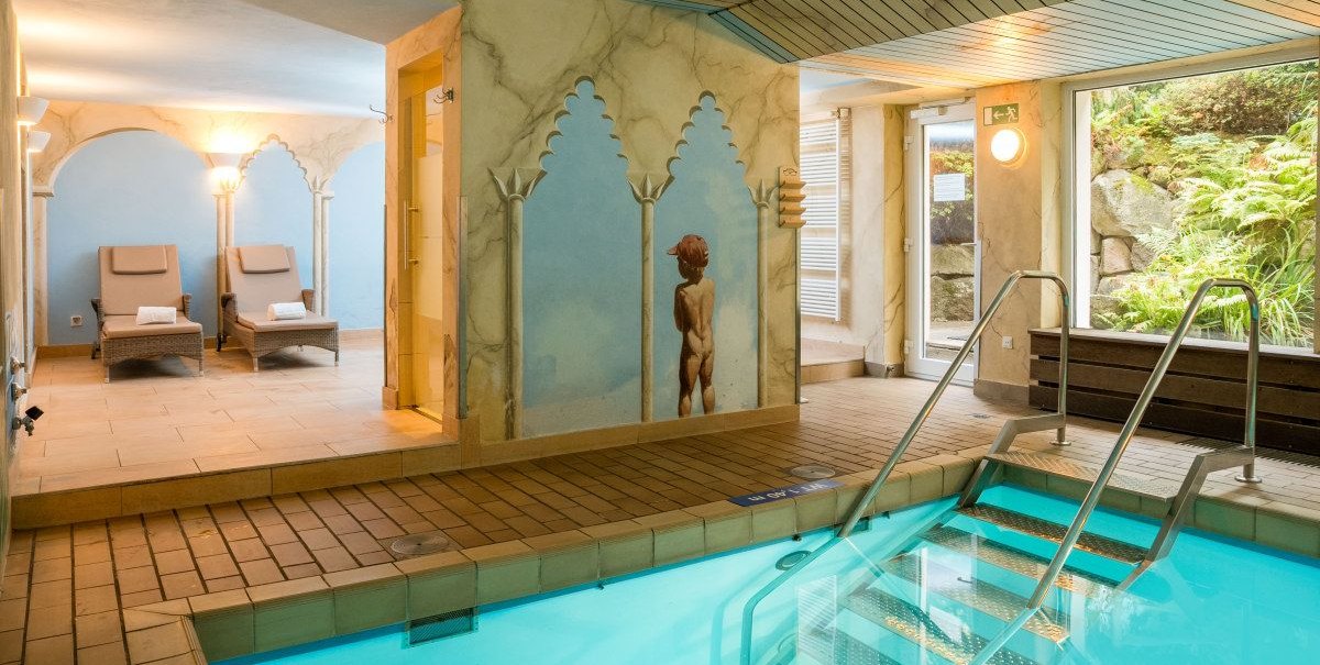 Hallenbad Wellness in Stuttgart  Hotel Azenberg2, &copy; TOMAS