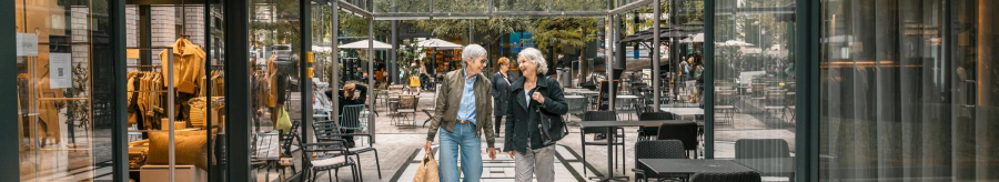 Two people stroll through the Calwer Passage with its stores and caf&eacute;s. The arcade has a glass roof and a modern design., &copy; Stuttgart-Marketing GmbH, Sarah Schmid