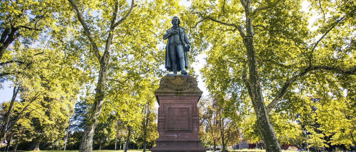 The Schiller Monument in Marbach am Neckar stands majestically among green trees that glisten in the sunlight., &copy; SMG Stuttgart Marketing GmbH - Sarah Schmid
