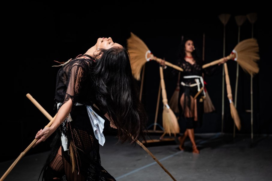 MAGIC MAIDS von Eisa Jocson & Venuri Perera, &copy; Bernie Ng