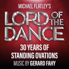 Poster für Michael Flatley's Lord of the Dance, 30 Jahre Standing Ovations, Musik von Gerard Fahy, roter Hintergrund., © links im Bild