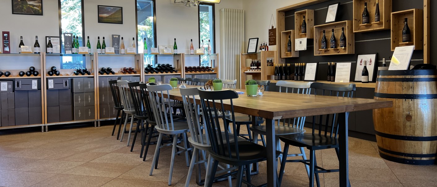 Vinothek mit Tisch_c Weinfactum Bad Cannstatt, © Weinfactum Bad Cannstatt