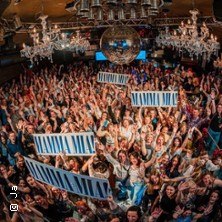 Mamma Mia Party / Konzert - Die Europa ABBA Tour, © links im Bild