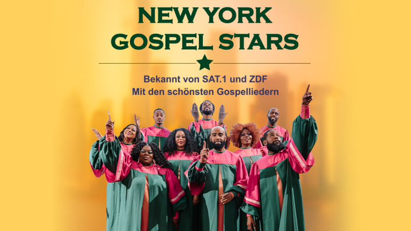 Die New York Gospel Stars posieren in bunten Roben vor einem gelben Hintergrund. Bekannt von SAT.1 und ZDF, pr&auml;sentieren sie die sch&ouml;nsten Gospellieder., &copy; links im Bild