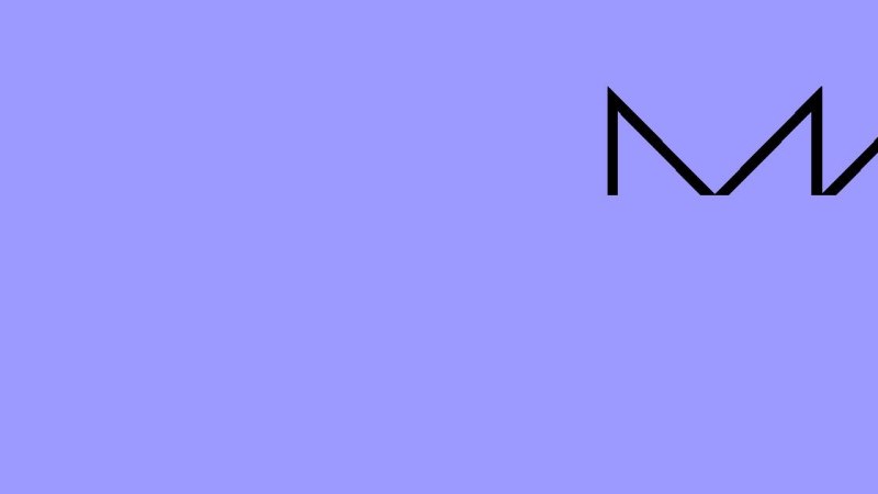 Lila Fläche mit schwarzem, geometrischem Muster in der oberen rechten Ecke. Minimalistisches Design., © StadtPalais