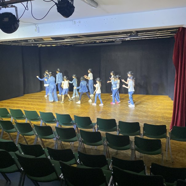 Tanzgruppe, © Tathea - Lena Oschowitzer