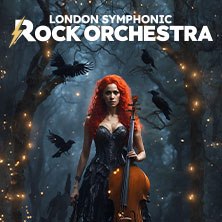 Frau mit rotem Haar und Cello in mystischem Wald, umgeben von Raben und Lichtern. Text: 'London Symphonic Rock Orchestra'., © links im Bild