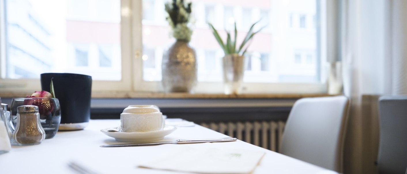 table breakfastroom window, &copy; Hotel Wartburg
