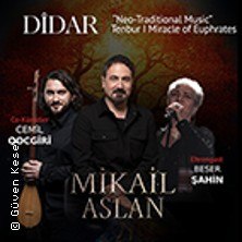 Albumcover von 'D&icirc;dar' mit Mika&icirc;l Aslan und zwei weiteren Musikern vor einem dunklen Hintergrund., &copy; links im Bild