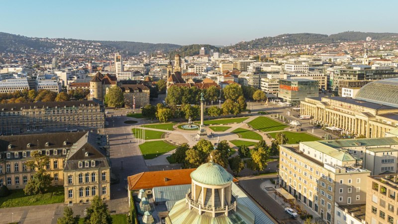 View from above of the central square. On the left is the new palace, on the right are the "Koenigsbaupassagen"., &copy; Stuttgart-Marketing GmbH, Sarah Schmid