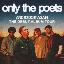Band Only The Poets posiert für ihr Debütalbum 'And I'd Do It Again' Tour 2026. Vier Mitglieder vor einem Sonnenuntergangshintergrund., © links im Bild Band Only The Poets posiert für ihr Debütalbum 'And I'd Do It Again' Tour 2026. Vier Mitglieder vor einem Sonnenuntergangshintergrund., © links im Bild