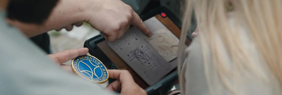 epic-escape-outdoor-escape-game-raetsel-tablet-raetselkoffer-gold-card, &copy; Epic Escape