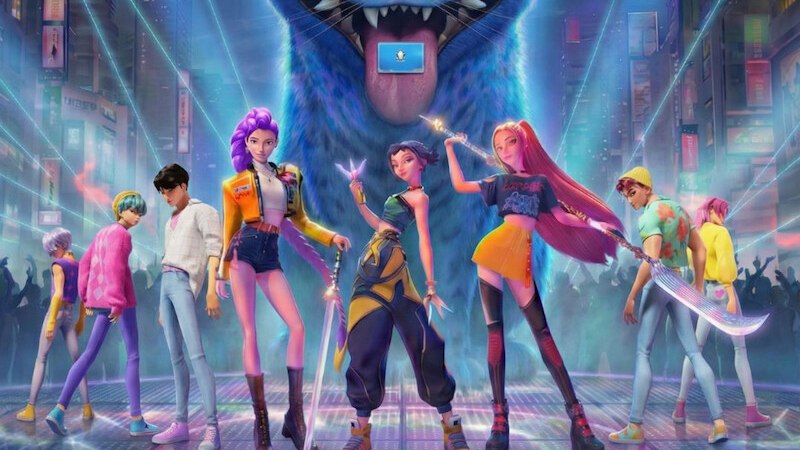 Futuristische K-Pop-Charaktere posieren vor einer riesigen blauen Katze in einer neonbeleuchteten Stadt. Der Schriftzug 'K-POP FEVER' ist prominent zu sehen., &copy; MPM LIVE GmbH