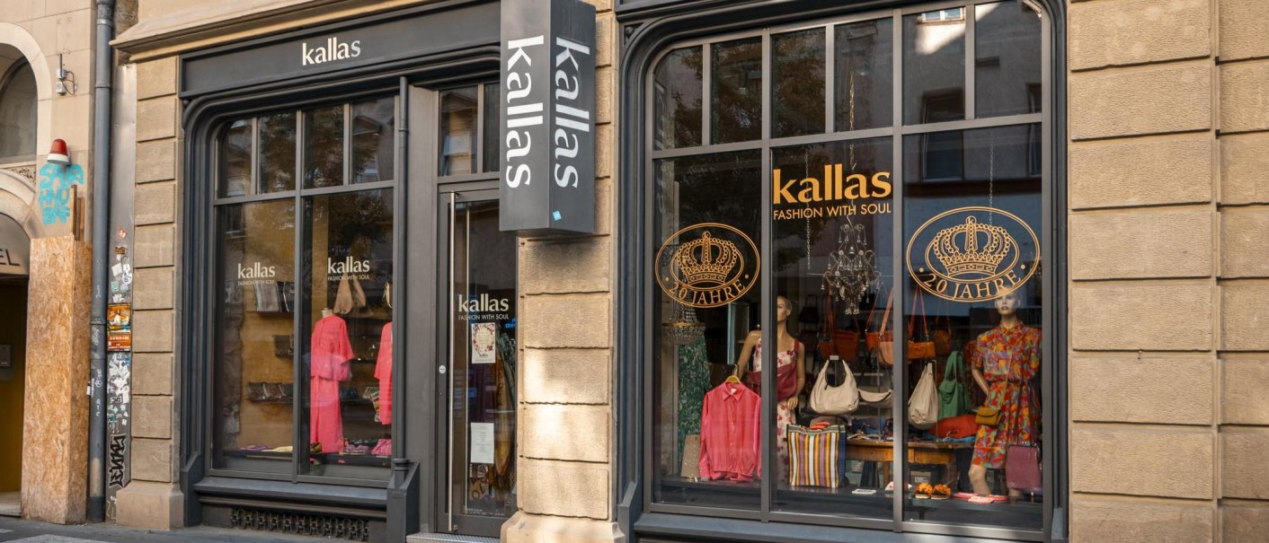Kallas fashion store with window dressing, clothing and accessories. Lettering "Fashion with Soul" and anniversary sign "20 years" visible., © SMG Stuttgart Marketing GmbH - Sarah Schmid Kallas fashion store with window dressing, clothing and accessories. Lettering "Fashion with Soul" and anniversary sign "20 years" visible., © SMG Stuttgart Marketing GmbH - Sarah Schmid