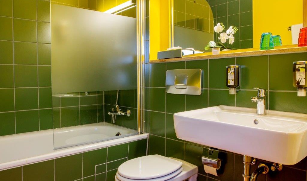 bath room, © Schurwald Hotel