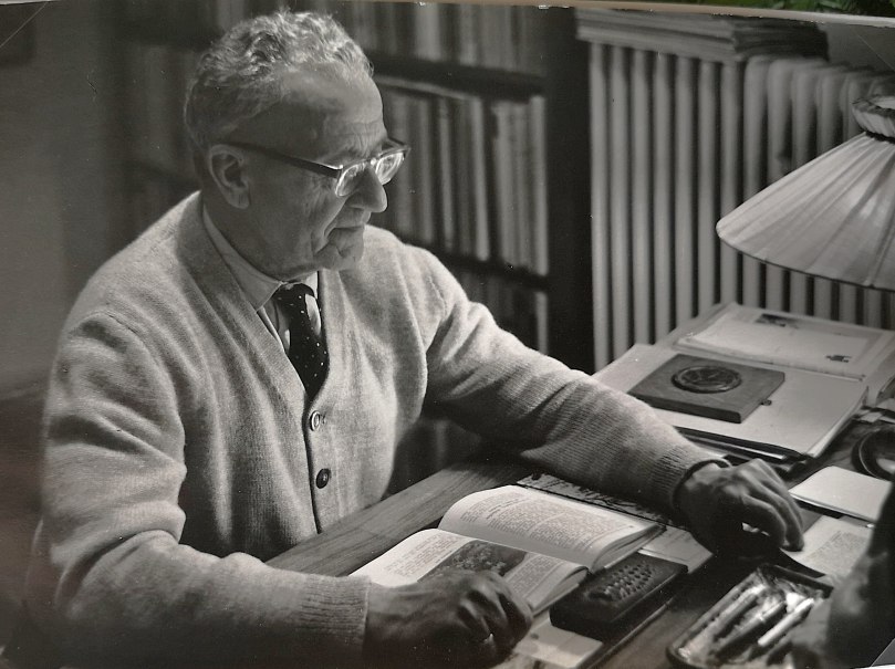 Emil Gemeinder an seinem Schreibtisch, Anfang der 1960er Jahre, &copy; Foto: privat