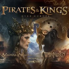 Poster der Pirates & Kings Tour 2026 mit Visions Of Atlantis und Warkings. Zwei Figuren in fantasievollen Kost&uuml;men stehen sich gegen&uuml;ber., &copy; links im Bild