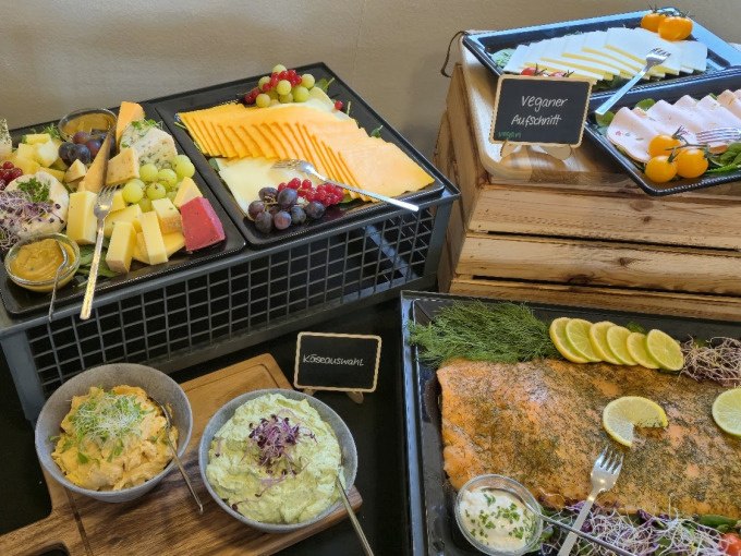 Easter brunch | Canoe - Sunday & Monday, © Cool-Tours StattReisen Easter brunch | Canoe - Sunday & Monday, © Cool-Tours StattReisen