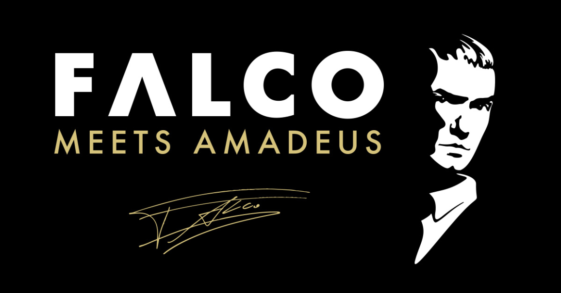 Schwarzes Logo mit wei&szlig;em Text 'FALCO MEETS AMADEUS', stilisiertem Portr&auml;t und goldener Unterschrift auf schwarzem Hintergrund., &copy; links im Bild